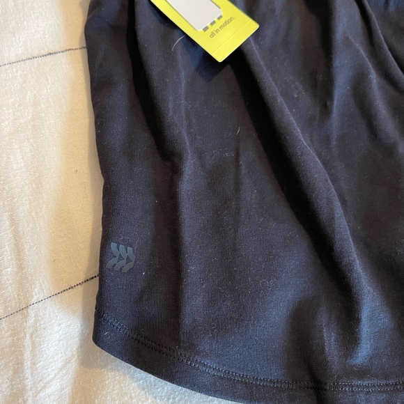 NWT All In Motion Women's Size XS Black Mid-Rise Shorts - Picture 4 of 11